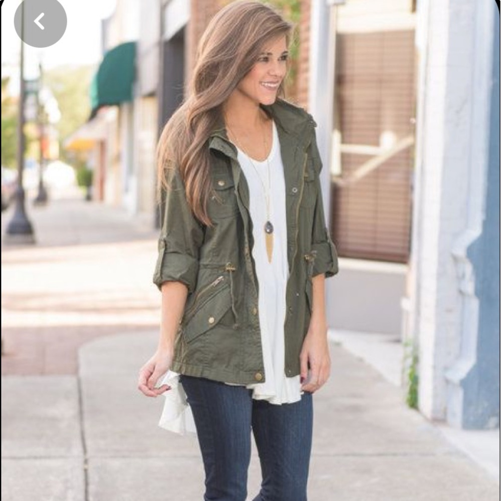 Really cute army green jacket!!